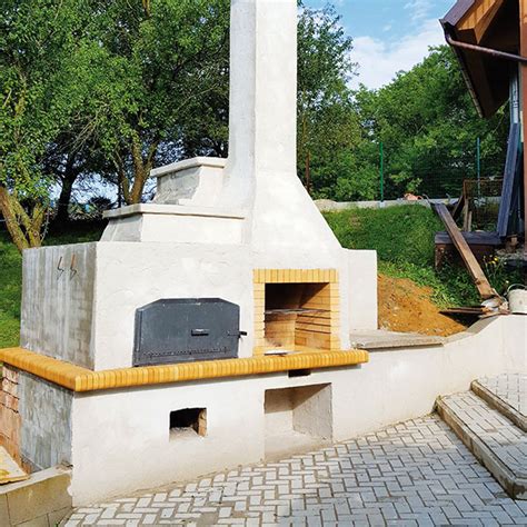 Integrovaný záhradný kozub s pecou na chlieb a priestorom na varenie