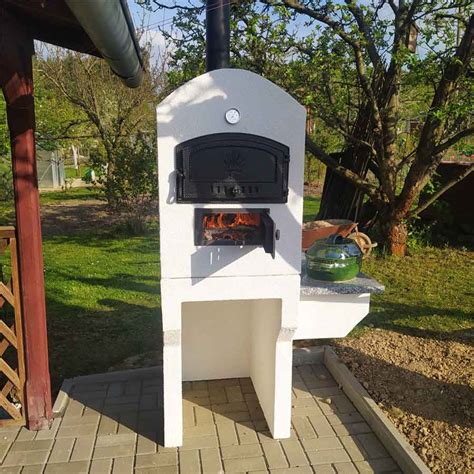 Moderná prefabrikovaná pec na pizzu a chlieb do záhrady