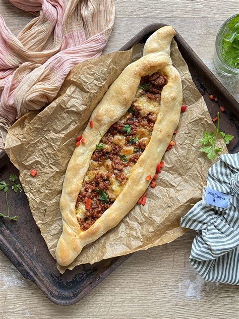 Pizza lodičky s rôznymi prísadami