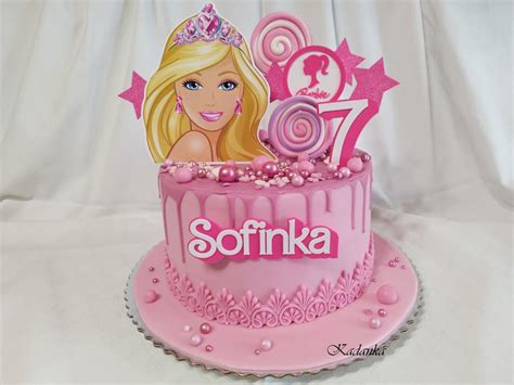 Ilustrácia skladania torty Barbie