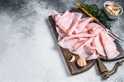 Druhové rozdiely šunky a jej vplyv na chuť nátierky