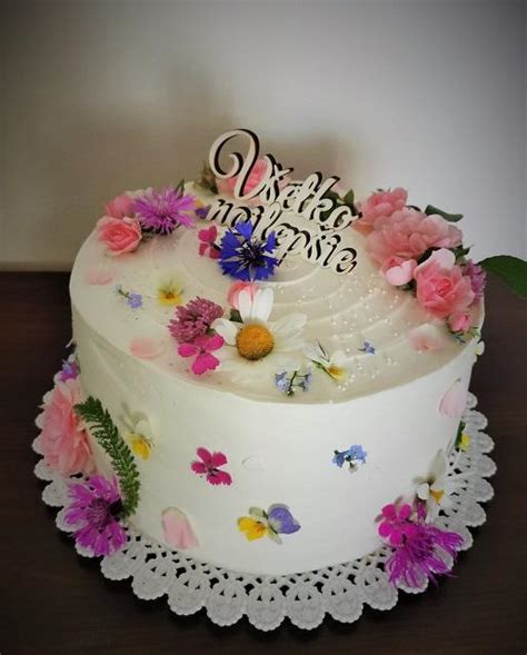 Kvetinová torta s jemnými ružovými hortenziami