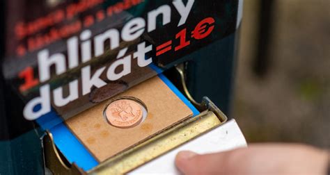 Hlinené dukáty ako symbol účinnej pomoci