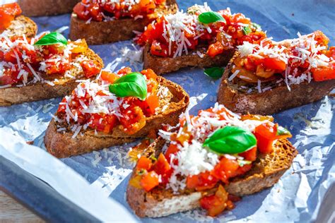 Ilustračné foto plnených šampiňónov s mozzarellou a paradajkami