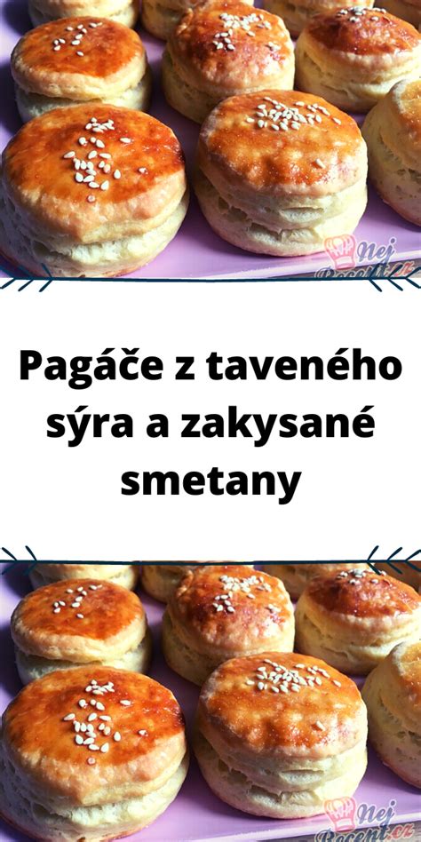 Hotové pečené cesnakové pagáče so syrom