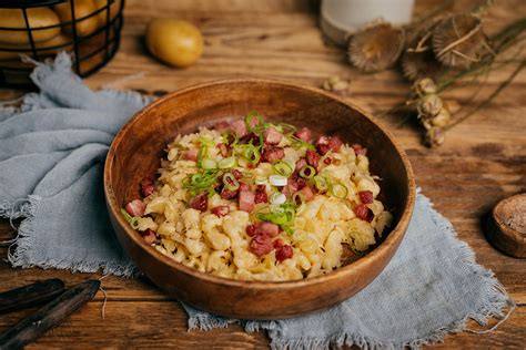 Servírované halušky s kapustou a slaninou
