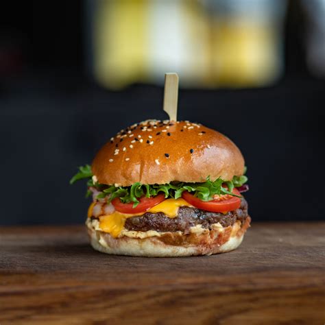 Ilustrácia základných komponentov hamburgeru