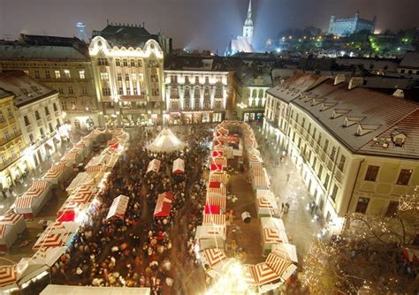 Vianočné trhy a stánky s jedlom