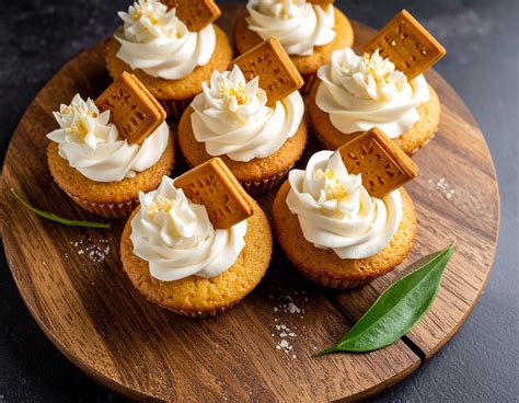 Cupcakes zdobené marshmallow krémom