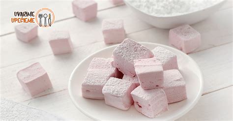 Domáce marshmallow na pergamenovom papieri