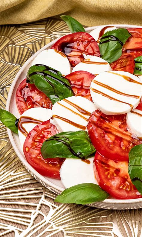 Lučina Mozzarella v šaláte Caprese