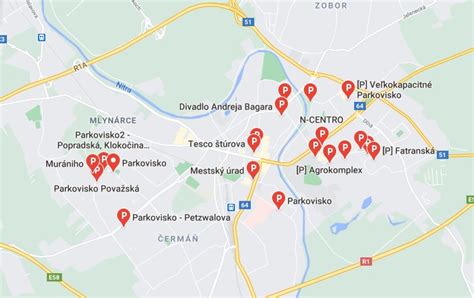 Fotografia budovy PKO Nitra a parkoviska