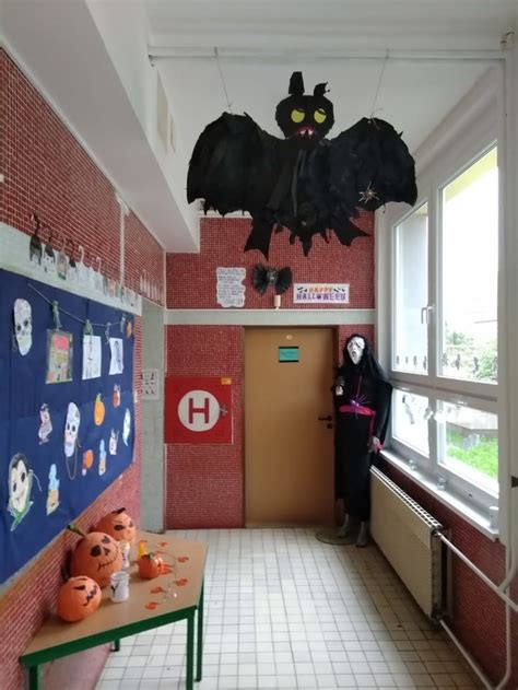 Halloweenska výzdoba s oranžovou tekvicou