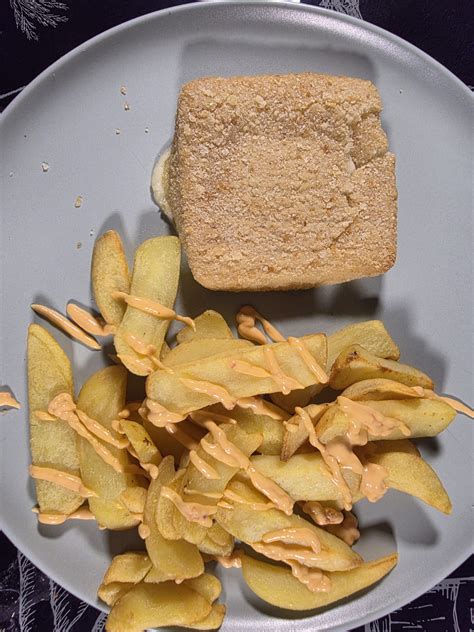 Zdravší vyprážaný syr pripravený v teplovzdušnej fritéze