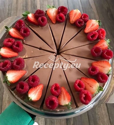 Čokoládový cheesecake s ovocím