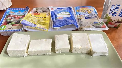 Kocky balkánskeho syra v soľnom náleve