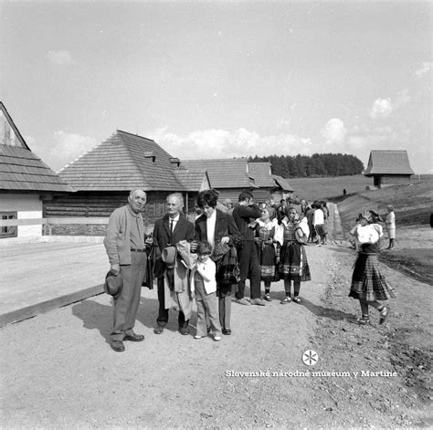 Historická fotografia slovenskej dediny