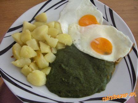 Špenátový prívarok s volským okom a zemiakmi