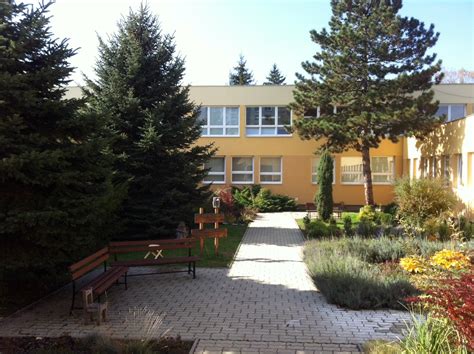 Základná škola Dargovských hrdinov - exteriér