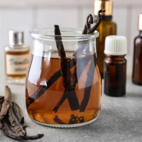Ingrediencie na domáci vanilkový extrakt