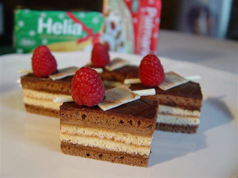 Vrstvenie čokoládových rezov