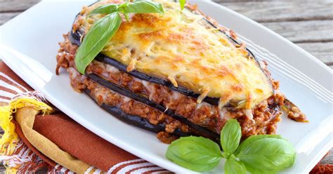 Zapekaný baklažán s mozzarellou a paradajkovou omáčkou