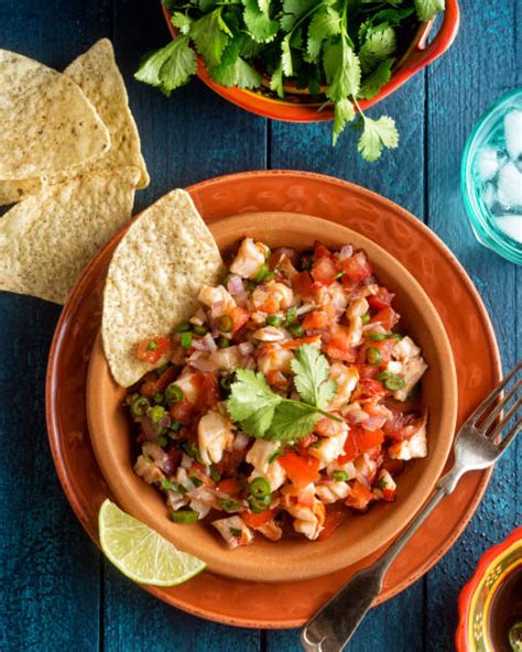 Ceviche s čerstvými rybami a limetkou