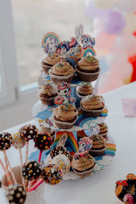Farebné muffiny pre detskú oslavu