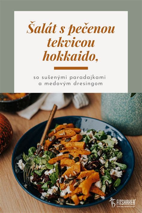 Zátišie s pečenou tekvicou Hokkaido na plechu s bylinkami