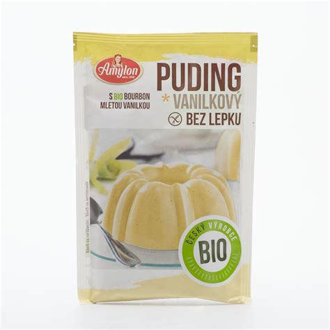 Vanilkový puding v miske chladnúci pod fóliou