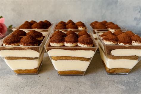 Rôzne formy servírovania tiramisu (poháre, misy)