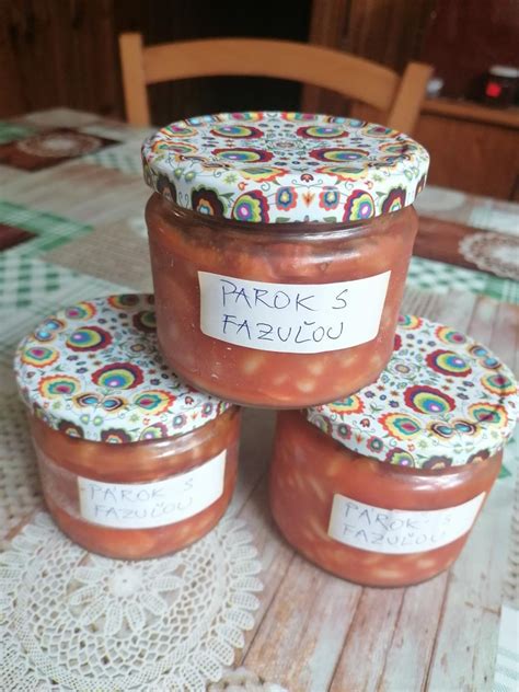 Sterilizované poháre s mirabelkovým lekvárom