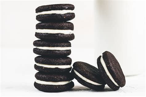 Oreo sušienky s pohárom mlieka
