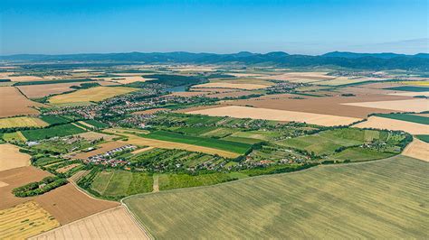 Pohľad z vtáčej perspektívy na vinice v Suchej nad Parnou