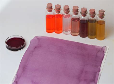 Experiment s červenou kapustou ako pH indikátorom s rôznymi farbami