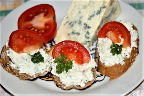 Nivová nátierka s mascarpone na hrianke