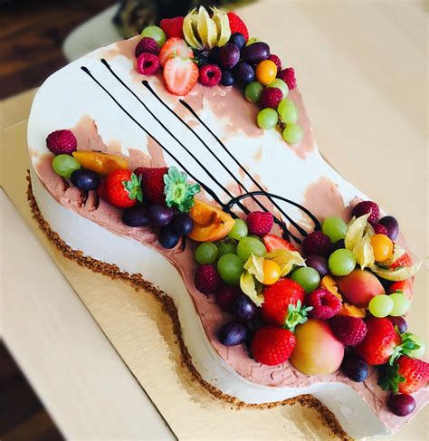Torta v tvare gitary