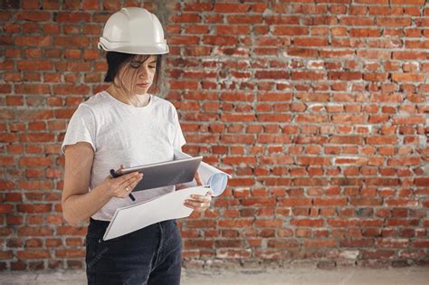 Architektka Jana pri práci na torte