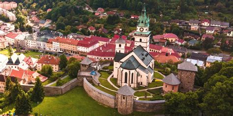 Pohľad na historické centrum Kremnice s pekárňou