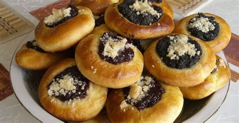 Hotové moravské koláče s makovou plnkou