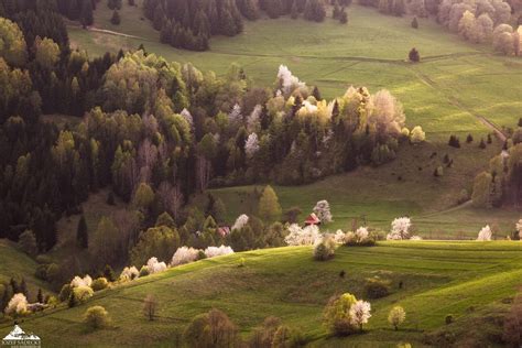 Panoramatický pohľad na penzión v malebnej slovenskej krajine