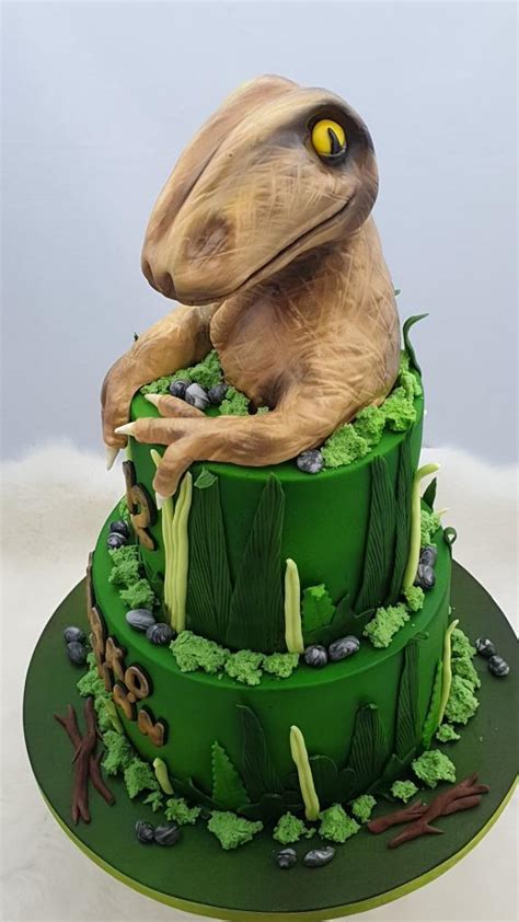 Torta s modelovaným jeleňom v lese