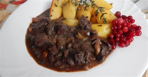 Ilustrácia hovädzieho ragú s hubami