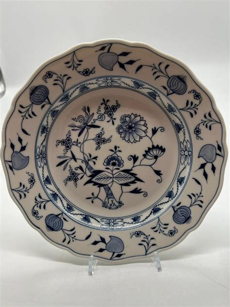 Typický cibuľový vzor na tanieri z Meissen porcelánu
