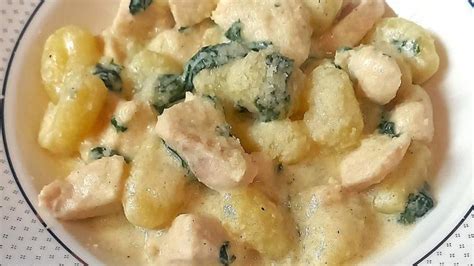 Zemiakové gnocchi s kuracím mäsom a špenátom