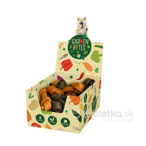 Regál s vegánskymi pochúťkami pre psov a mačky