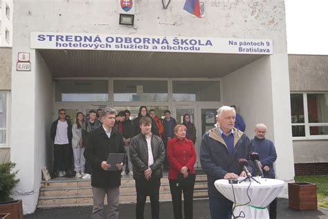 Študenti Strednej odbornej školy vo Dvoroch nad Žitavou prezentujú svoje odbory