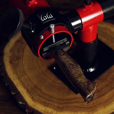 Ukážka rôznych materiálov rukovätí nožov