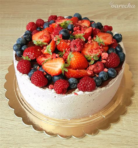 Torta s tvarohovou plnkou a lesným ovocím