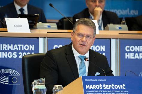 Maroš Šefčovič pri výkone diplomatických povinností
